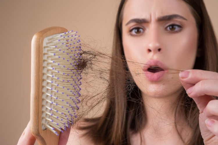 Combate las Diferentes Causas por Caída del Cabello